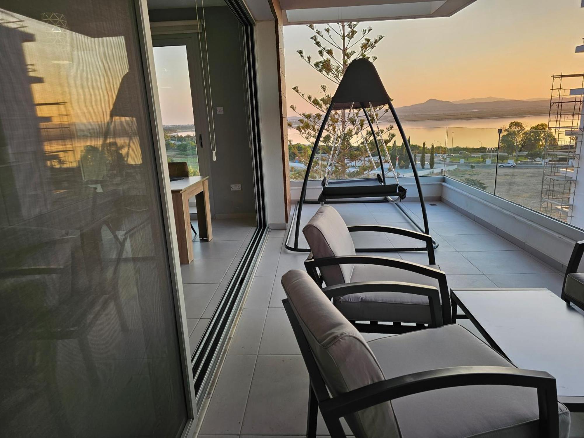 Majestic Sunset Salt Lake Views 300M From Beach Ларнака Екстериор снимка